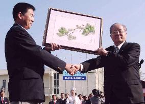 (3)N. Korean athletes enter Asian Games Athletes' Village